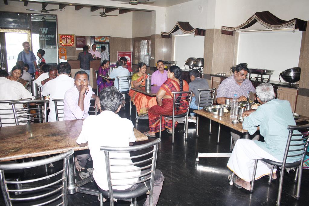 Sivamurugan Hotel Kumbakonam Buitenkant foto