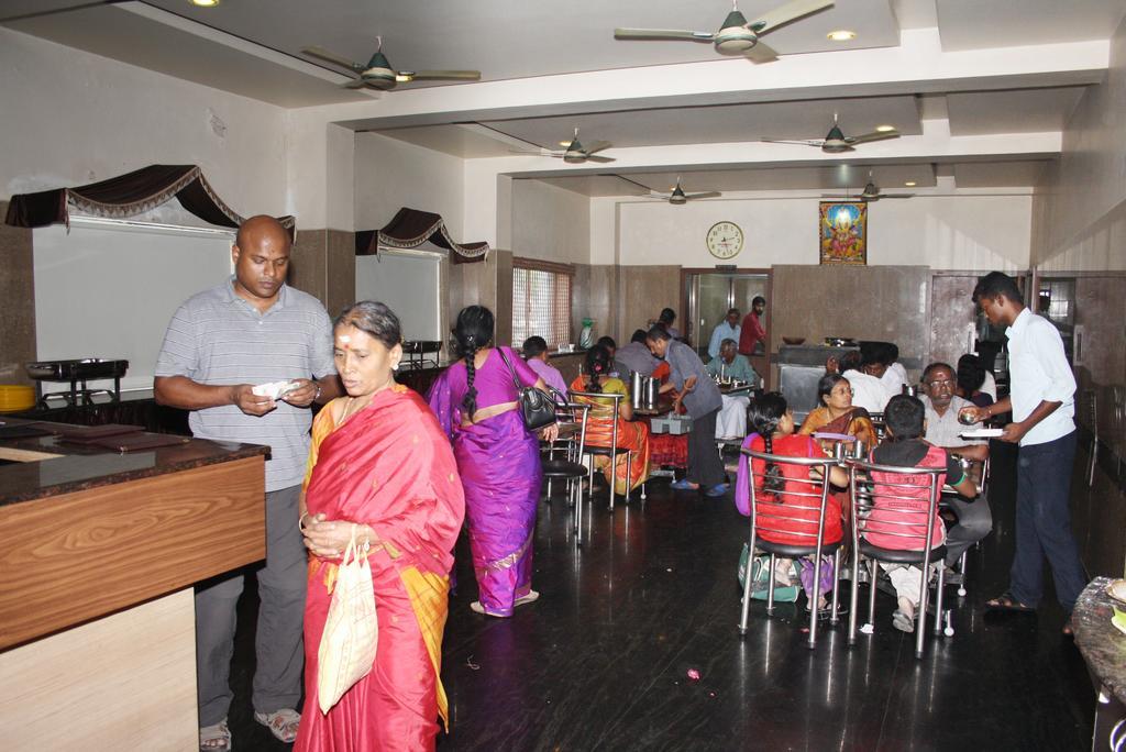 Sivamurugan Hotel Kumbakonam Buitenkant foto